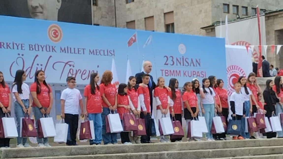 23 Nisan Şiir Yarışmasında 1. Olarak, Ankara 'da Osmaniye İl Temsilcisi OLDUK.